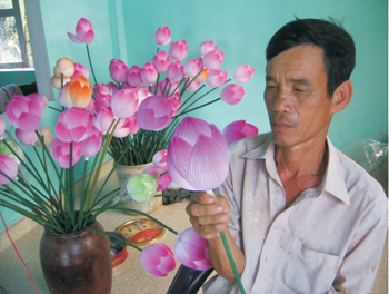 Làng hoa giấy 400 năm nổi tiếng ở Huế